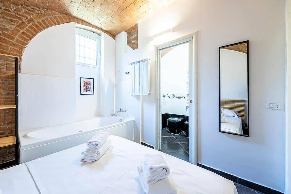 Entire apartment, [Historic Center] Suite Medicea - hydro tub - A/C in Grosseto, Grosseto Province
