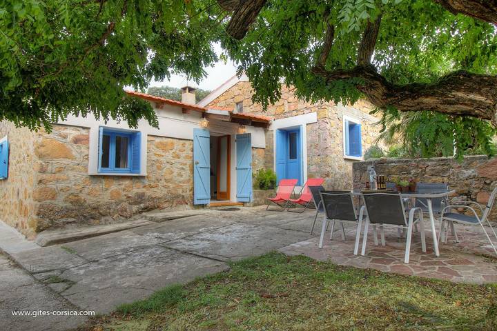 Gîte pour 4 personnes, avec Terrasse ainsi que Jardin et Vue