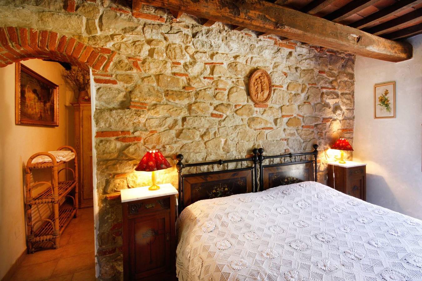 Orcio – Studio romantique avec terrasse privée près de la piscine in Reggello, Valdarno