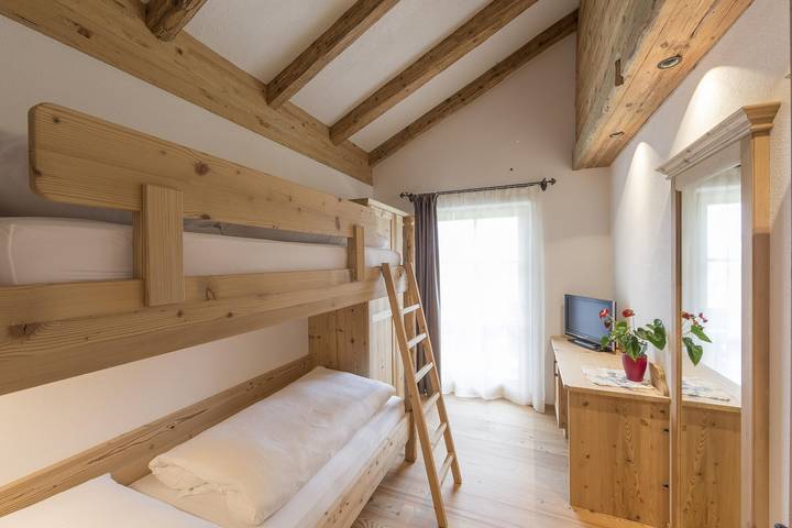 Ferienwohnung für 7 Personen, mit Balkon und Whirlpool sowie Sauna und Garten in Olang - 4