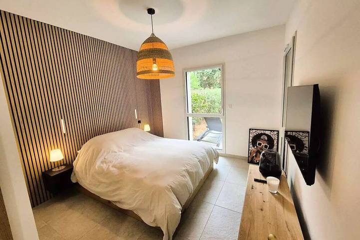 Gîte pour 5 personnes, avec terrasse dans Port Pin Rolland - 2