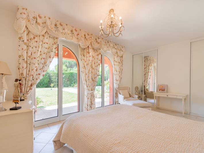 Ferienhaus für 8 Personen, mit Terrasse und Garten in Grimaud - 4