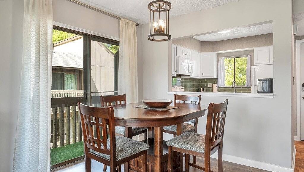 Ganze Wohnung, Pinseeker, a greenside condo on No. 5 - Walk to Pinehurst Clubhouse in Pinehurst, Moore County