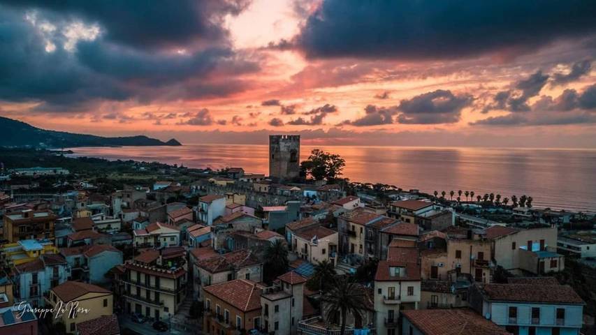 Appartamento per 4 persone, con Balcone e Terrazza nonché Giardino e Panorama a Brolo