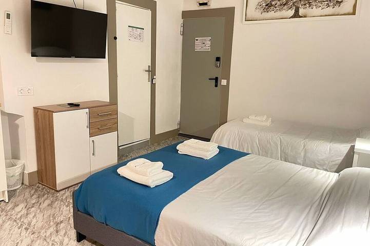 Triple Superior - Balcón Calle el Pilar - Mini Cocina-bańo Privado in Arganda del Rey, Área Metropolitana de Madrid