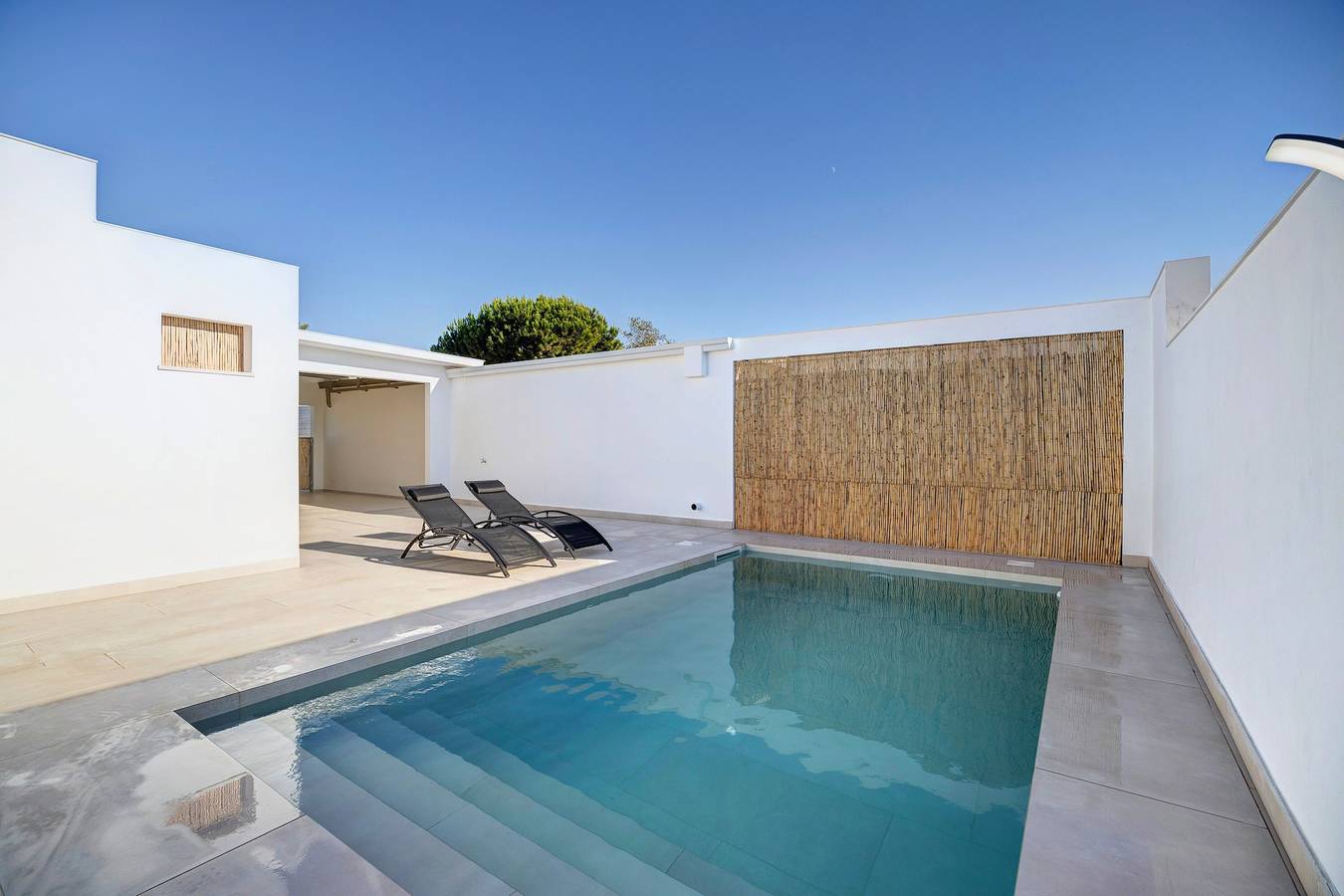 Casa de vacaciones 'Villa Kalma' con piscina privada, terraza privada y Wi-Fi in Playa La Barrosa, Chiclana de la Frontera