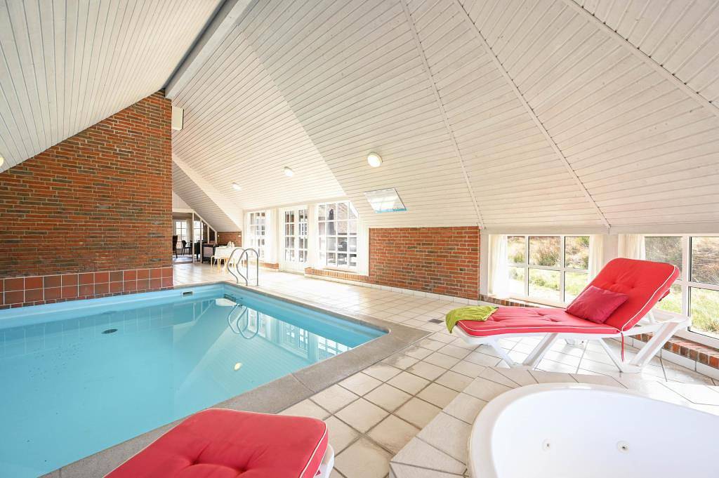 Geräumiges Poolhaus mit Whirlpool und Sauna mitten in den Dünen von Vedersø Klit ganz nahe an der Nordsee in Ulfborg, Holstebro und Umgebung