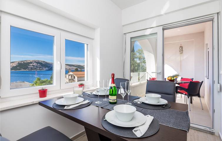 Appartement de vacances entier, Appartement confortable avec vue sur la mer, terrasse et parking, à 2 km du littoral in Stara Novalja, Pag