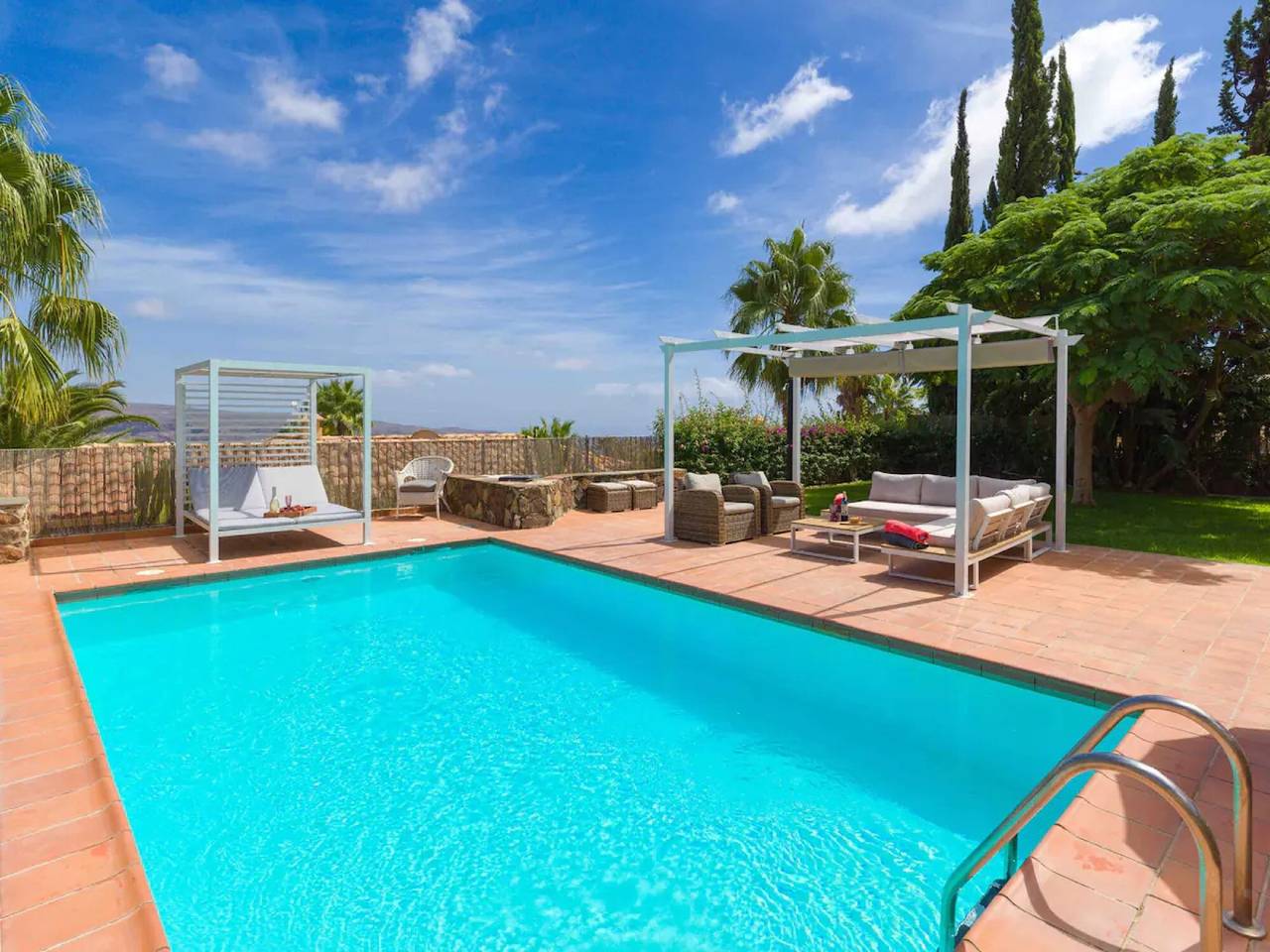 Holiday Home 'Villa Linda' with Mountain Views, Private Pool and Wi-Fi in Monte León, San Bartolomé de Tirajana