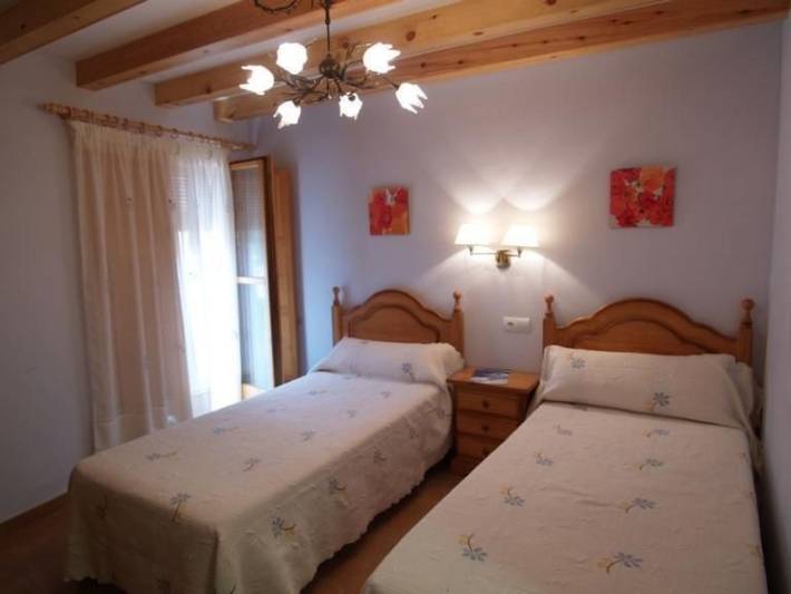 Casa de vacaciones para 12 personas, con Balcón además de Terraza y Jardín en Provincia de Huesca - 3