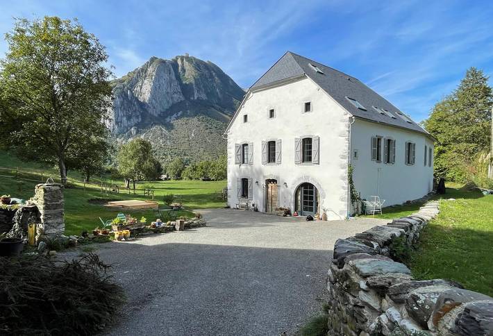 Chambre d’hôte pour 3 personnes, avec Terrasse et Jacuzzi ainsi que Jardin et Piscine dans Parc national des Pyrénées - 4