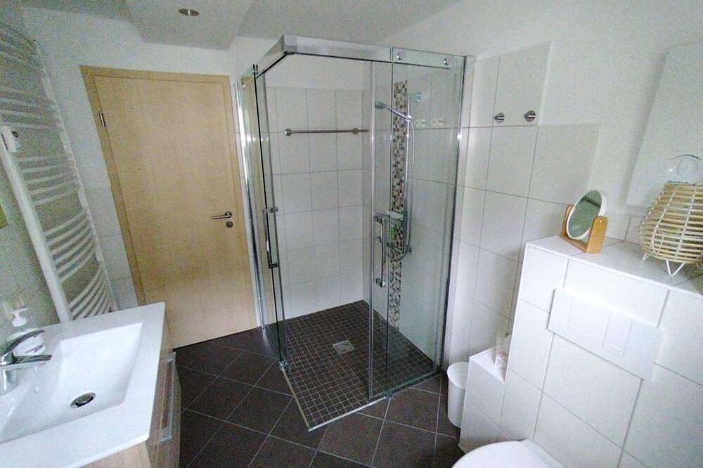 Ganze Wohnung, Ferienwohnung Ebersbach - Ferienwohnung mit Balkon in Ebersbach-Neugersdorf, Oberlausitz-Niederschlesien