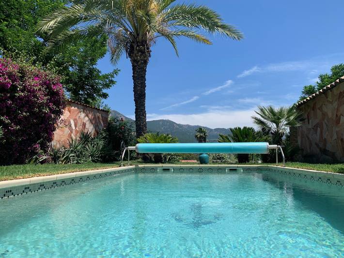 Gîte pour 6 personnes, avec jardin ainsi que terrasse et piscine à Eccica-Suarella