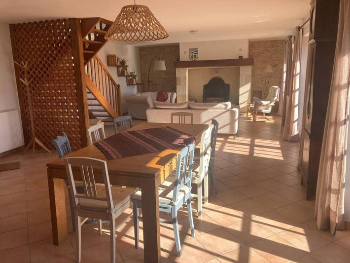 Location de vacances pour 15 personnes, avec piscine ainsi que vue et terrasse, animaux acceptés à Azerat - 3