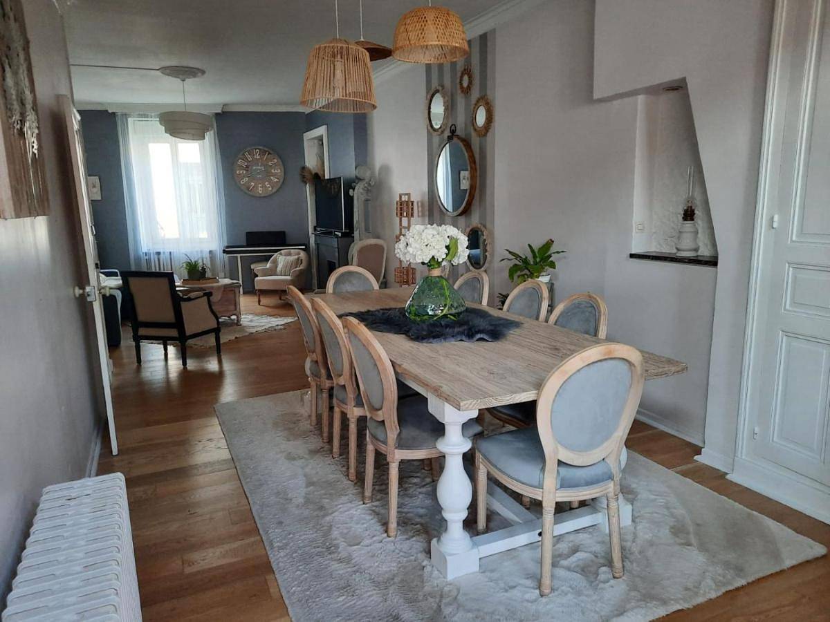 Double Room with Private Bathroom in Châteauroux, Région de Châteauroux