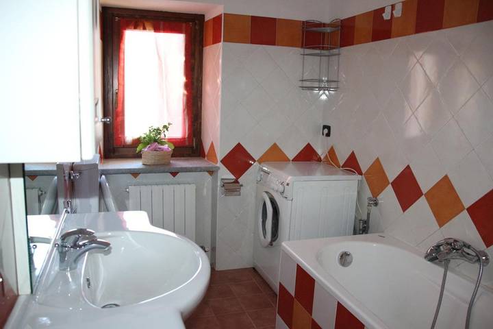 Gîte pour 4 personnes, avec jardin ainsi que vue et piscine, adapté aux familles dans Roisan - 2