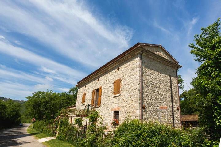Location de vacances pour 3 personnes, avec Jacuzzi ainsi que Jardin et Vue à Castro dei Volsci