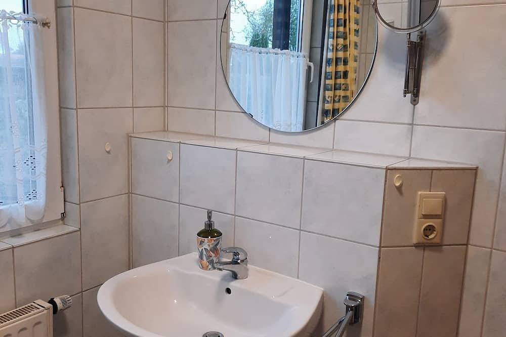 Ganze Wohnung, Ferienwohnung 2 - Ferienhaus Sasse Ferienwohnungen mit Garten & Grill in Mölschow, Usedomer Norden