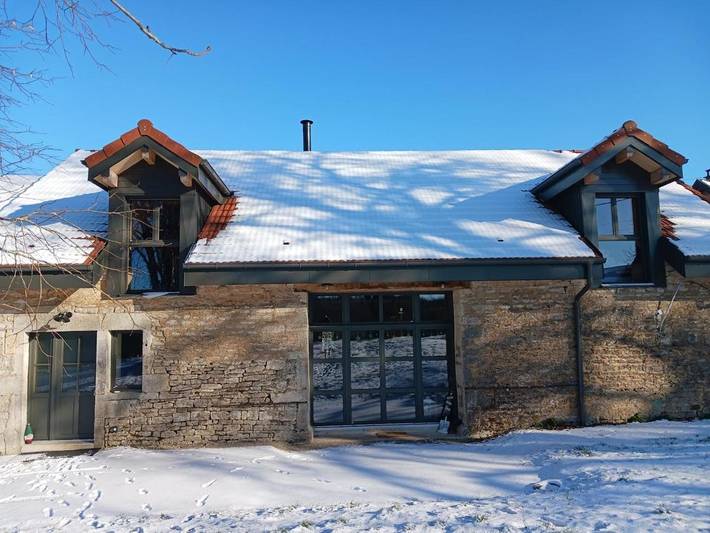 Chambre d’hôte pour 2 personnes, avec jardin et terrasse ainsi que piscine et vue