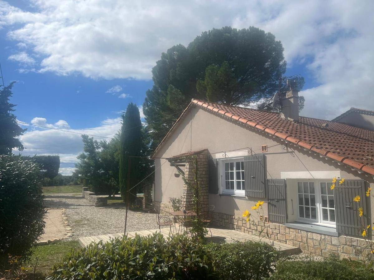 Three-Bedroom Home in Montélimar, Région de nyons