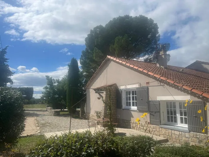 Casa de vacaciones para 5 personas, con vistas además de jardín y piscina, Se admiten mascotas - 1