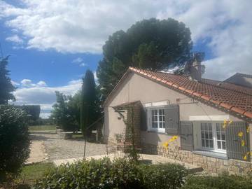 Gîte pour 5 personnes, avec jardin ainsi que piscine et vue, animaux acceptés à Montélimar