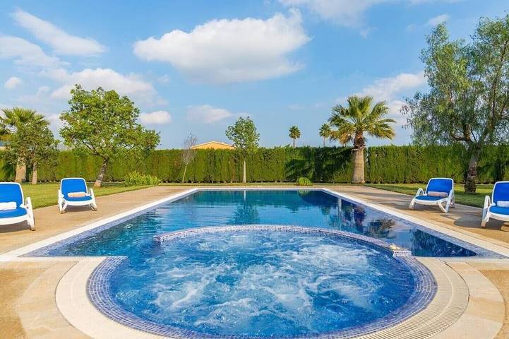 Villa for 6 people, with garden and terrace as well as hot tub - 1