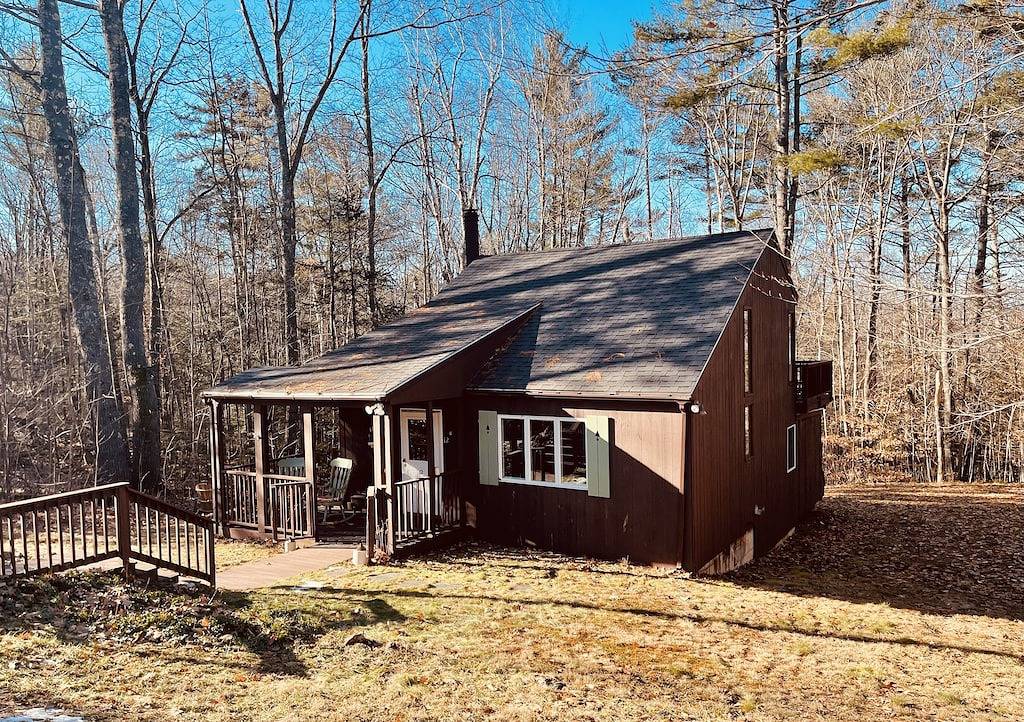 Alpine Retreat 1000' from amenities in Campton, Grafton County