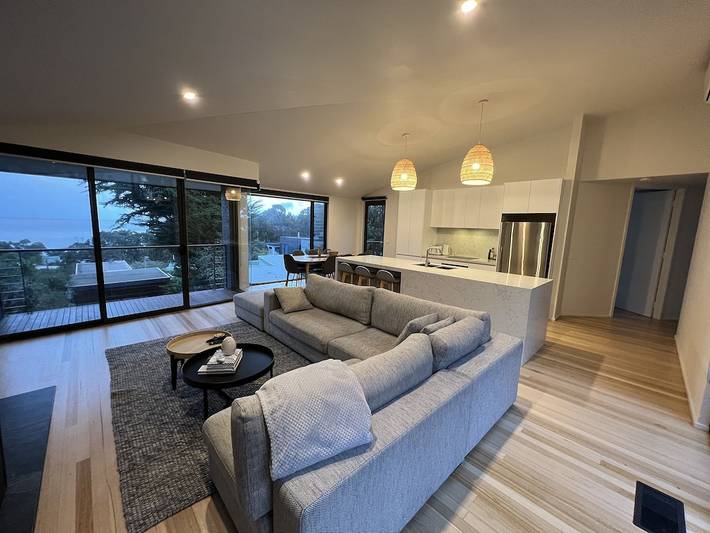 Holiday home for 11 people, with balcony and garden in Lorne