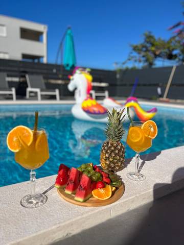 Hütte für 5 Personen, mit Pool und Balkon sowie Garten in Kroatien