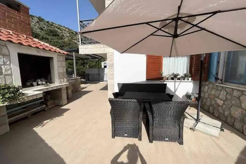 Ganze Wohnung, Beautiful Apartment With Huge Terrace and Sea View in Zaton, Dubrovnik-Neretva