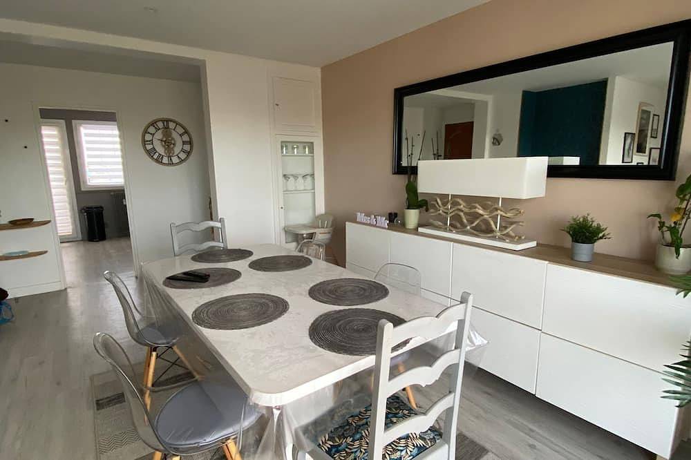 Entire apartment, Apparemment Centre-ville \/ Gare \/ Psa in Poissy, Yvelines