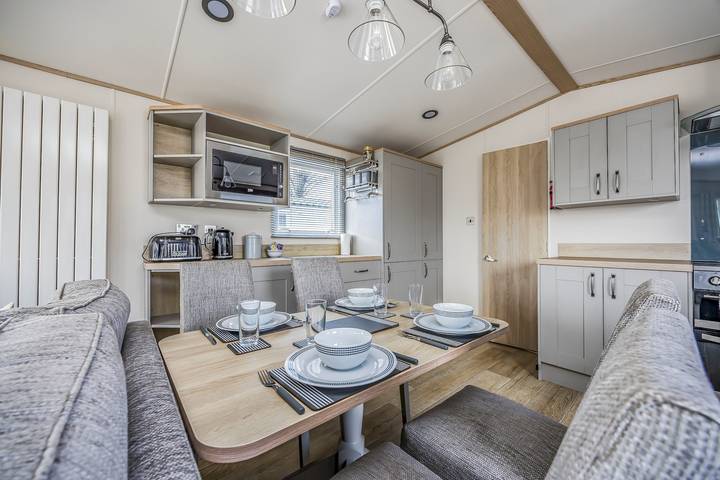 Charming Home in Lakeside Park - Pass The Keys in West Sussex