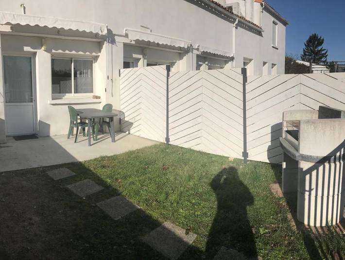 Location de vacances pour 2 personnes, avec Terrasse ainsi que Jardin et Vue dans Thermes Saujon - 4