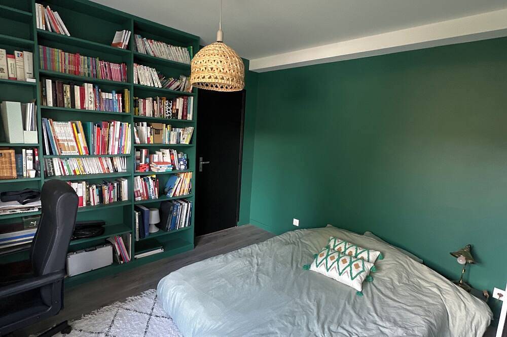 Room in contemporary house with swimming pool in Le Mans, Sarthe
