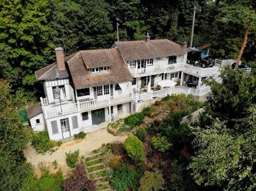 Gîte pour 10 personnes, avec jardin, animaux acceptés à Jouy-en-Josas