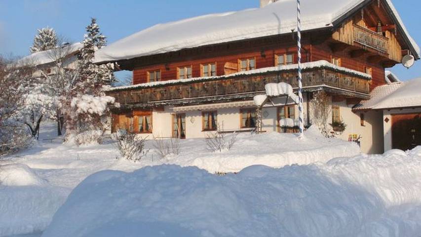 Ferienwohnung für 4 Personen, mit Balkon und Garten sowie Sauna in Fischbachau