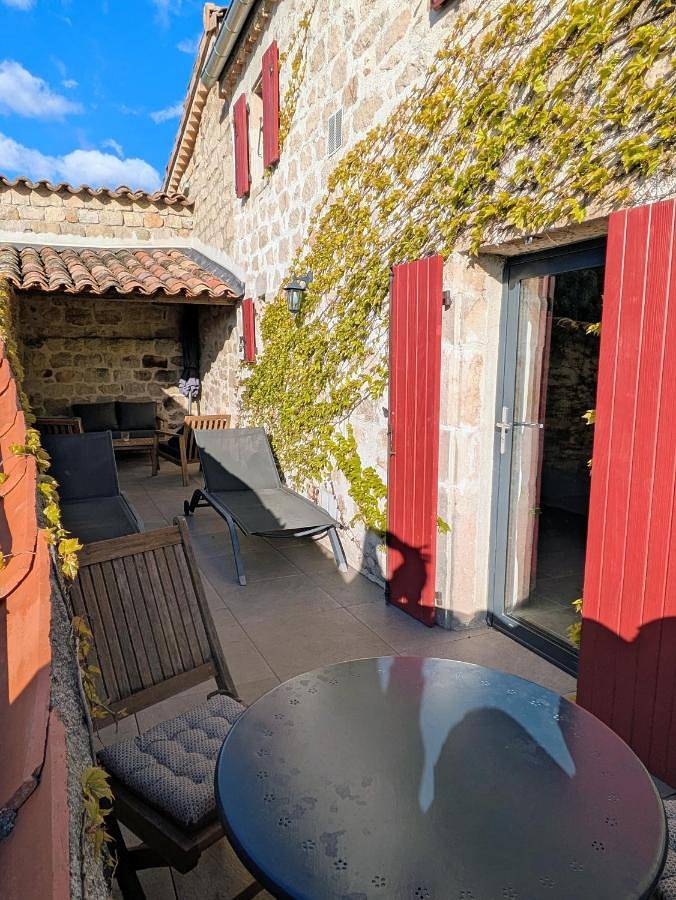 Location de vacances pour 8 personnes, avec vue ainsi que jardin et piscine, animaux acceptés à Sanilhac - 2
