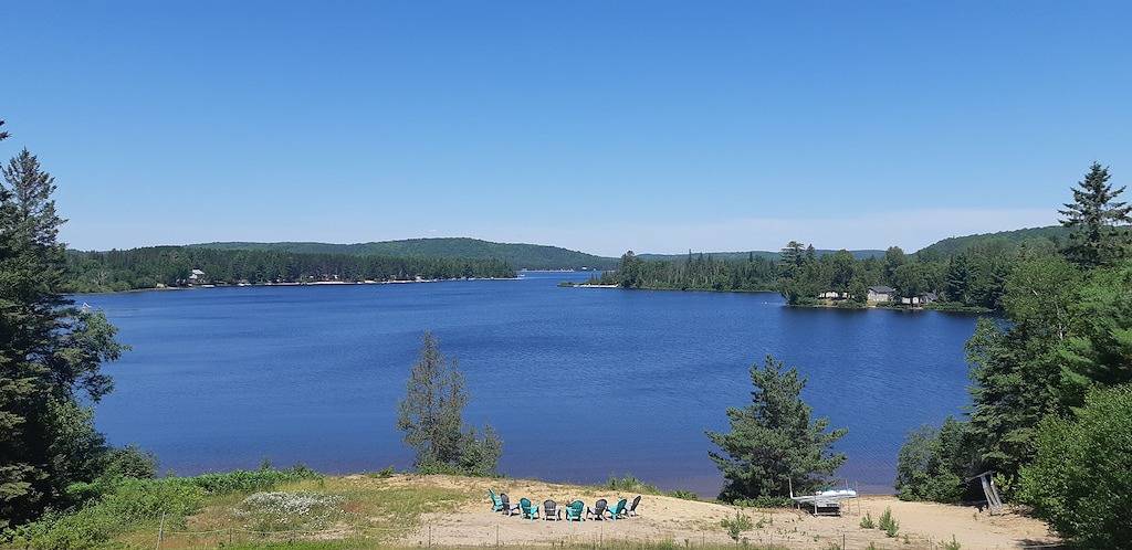 Hot tub. Sauna. Sandy beach. Heritage trail. in Hastings Highlands, Ontario
