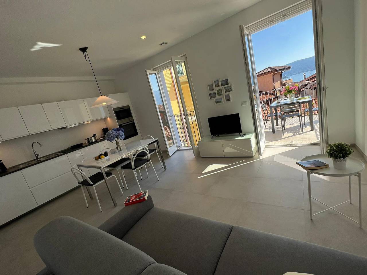 Ganze Wohnung, Lago Azzurro modern aparment with lake view and ba in Verbania, Comune di Verbania