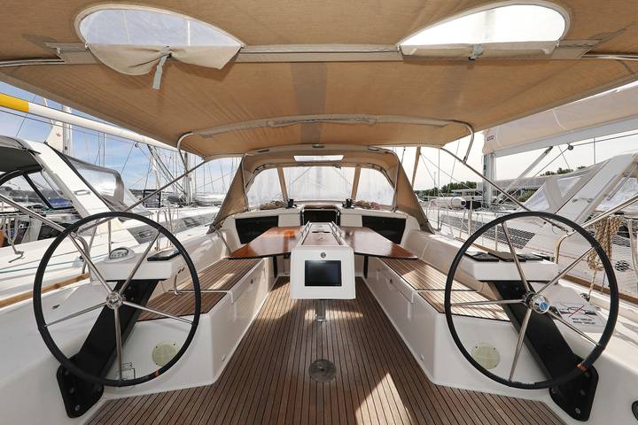 Boat for 6 people with hot tub in Vancouver, British Columbia