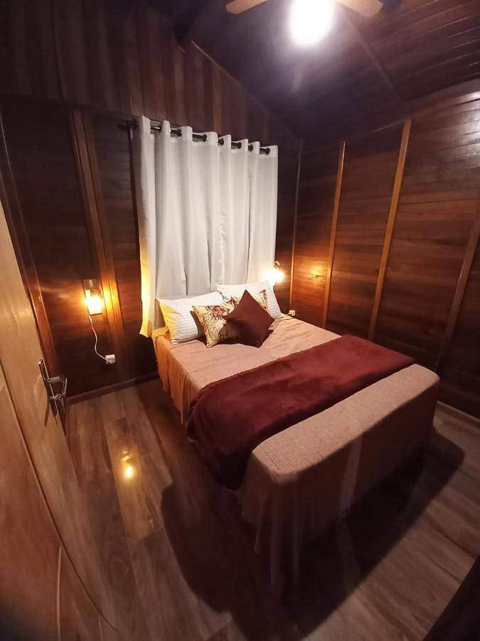 Casas e apartamentos de temporada para 4 pessoas, com piscina e vista e ainda jardim, com animais de estimação em Juquitiba