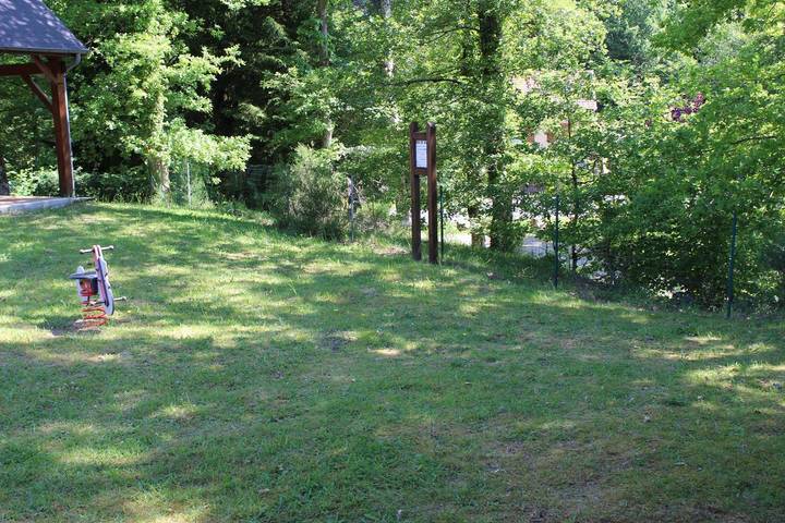 Gîte pour 4 personnes, avec jardin à Beaumont-du-Lac - 2