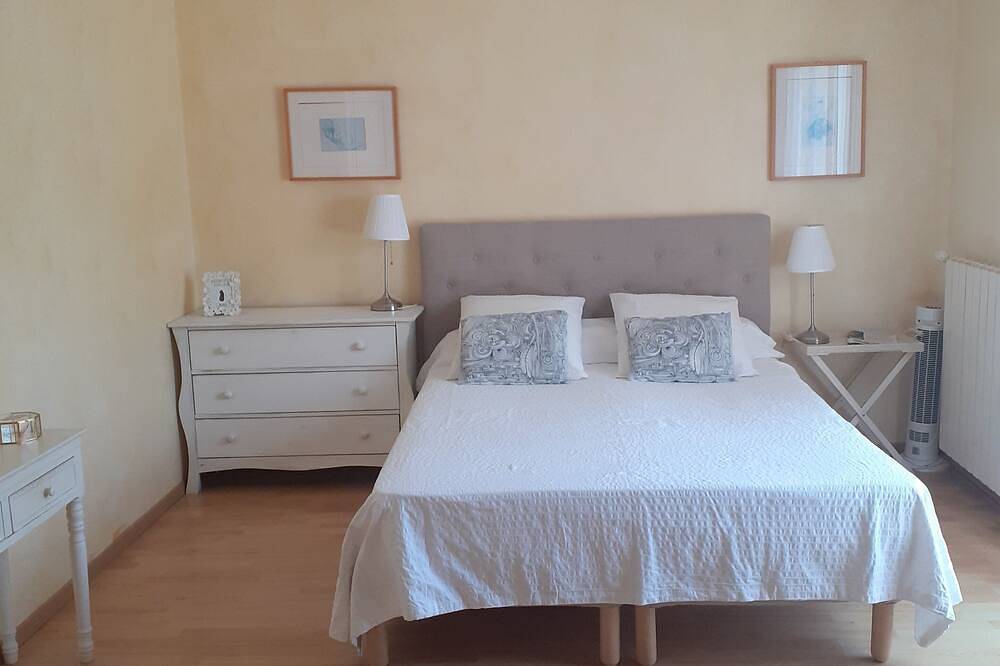 Villa with 160 m2 pool on 1000 m2 landscaped garden, in Pézenas, Mediterranean Coast (France)