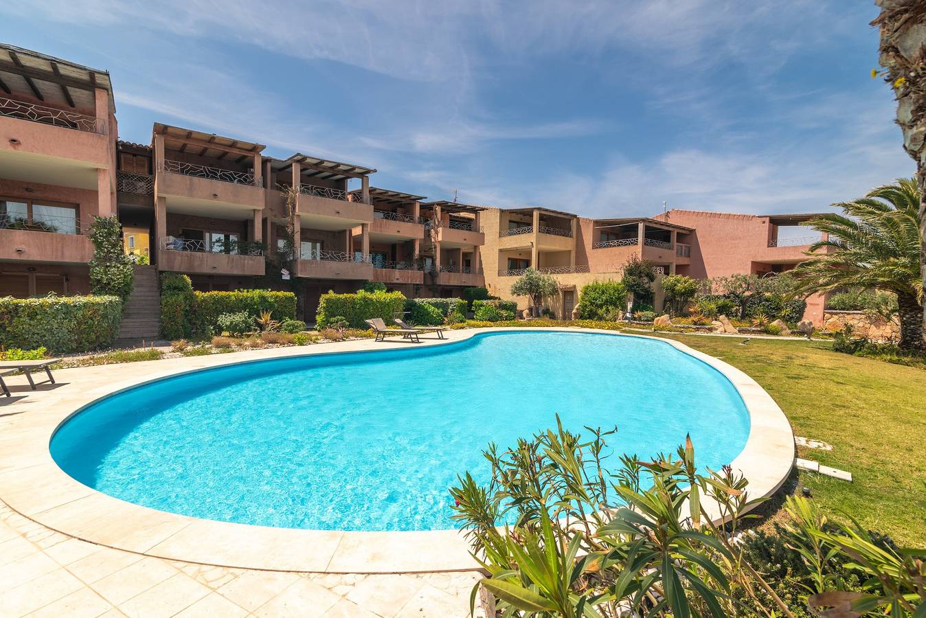 Appartement entier, Superbe « Attico Il Fiordo » avec vue mer, piscine, Wi-Fi et climatisation in Santa Teresa Gallura, Gallura