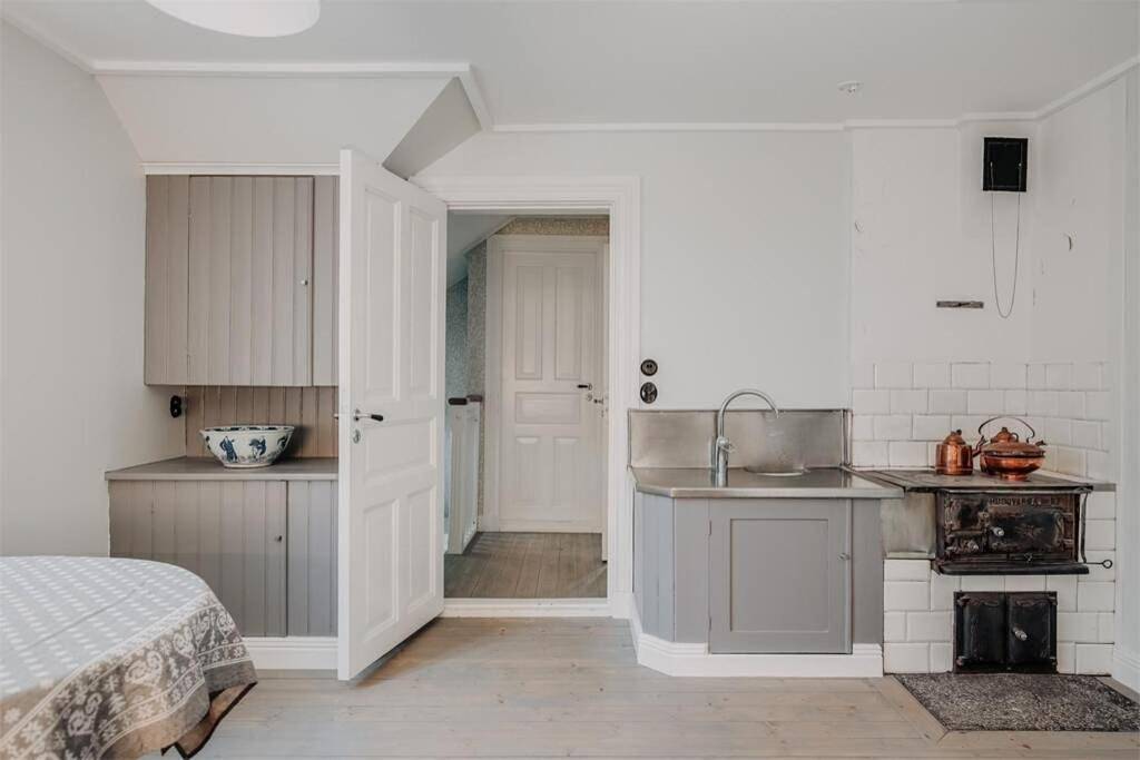 Ganze Wohnung, One-Bedroom Apartment in Hjo, Vättern