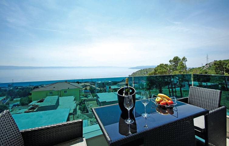 Ferienwohnung für 2 Personen, mit Balkon/Terrasse und Pool sowie Sauna in Makarska