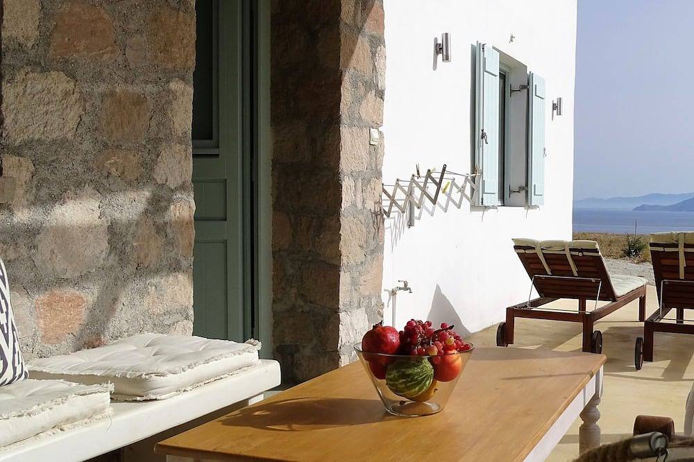 \"The Olive Tree\"Traditional house with sea view families/couples in Gournado-Fylakopi