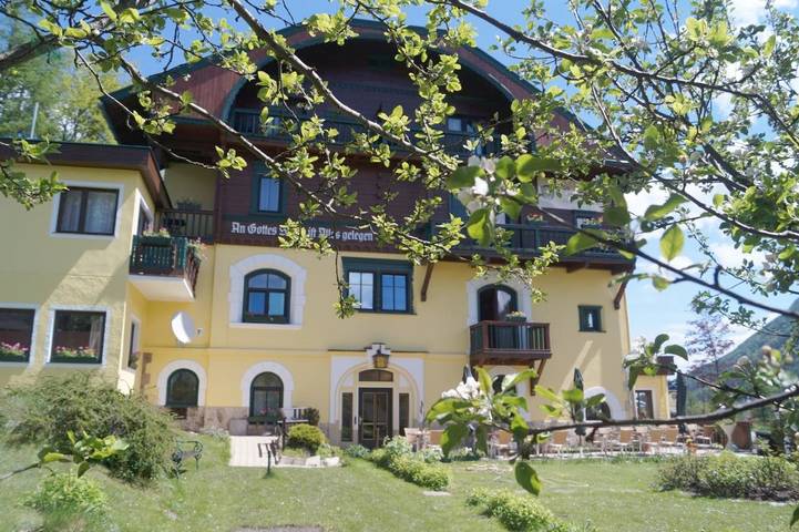 Hotel für 3 Personen, mit Balkon und Terrasse sowie Garten und Pool