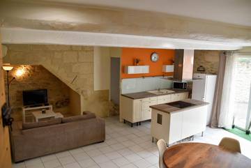 Gîte pour 4 personnes, avec terrasse à Langlade